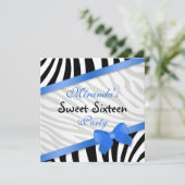Invitation Zèbre noir blanc, ruban bleu imprimé Sweet 16 (Debout devant)