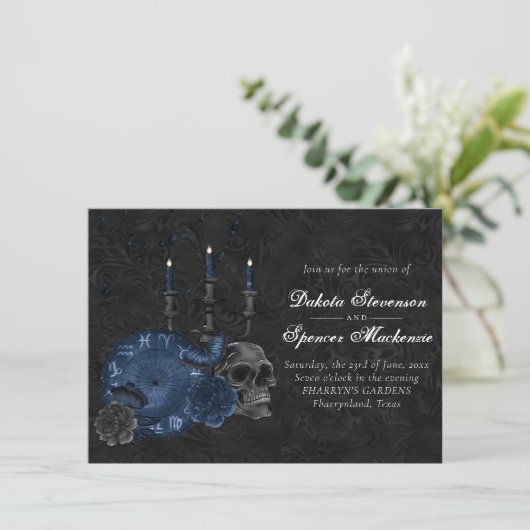 Invitation Zodiaque magic | Dark Navy Blue Gothic Skull (Debout devant)