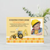 Invitation Zone de construction Backhoe Boys Anniversaire Inv (Debout devant)