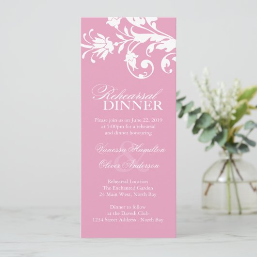 Invitations assez roses de dîner de répétition (Debout devant)