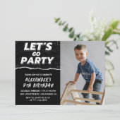 Invitations Black 7th anniversaire Boy Photo (Debout devant)