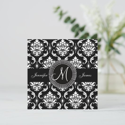 Invitations blanches noires de mariage d'initiale (Debout devant)