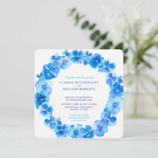 Invitations bleues de mariage de fleur d'aquarelle (Debout devant)