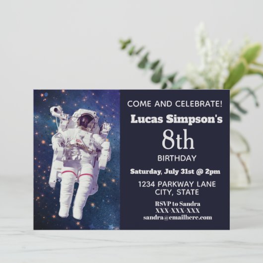 Invitations d'anniversaire à thème pour l'espace a (Debout devant)