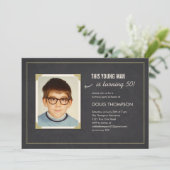 Invitations d'anniversaire amusantes avec une viei (Debout devant)