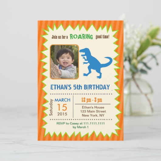 Invitations d'anniversaire de Dinosaur (Debout devant)