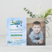 Invitations d'anniversaire de l'avion bleu vert av (Debout devant)
