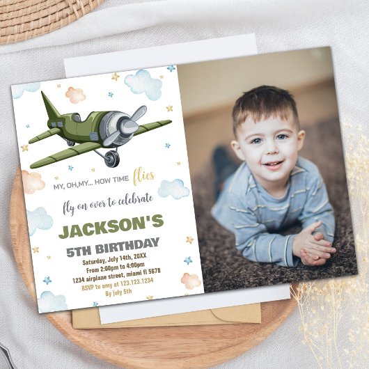 Invitations d'anniversaire de l'avion vert avec ph