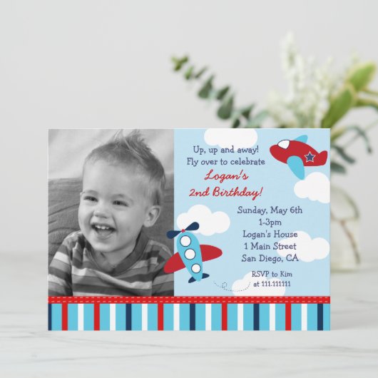 Invitations d'anniversaire de photo de garçon (Debout devant)