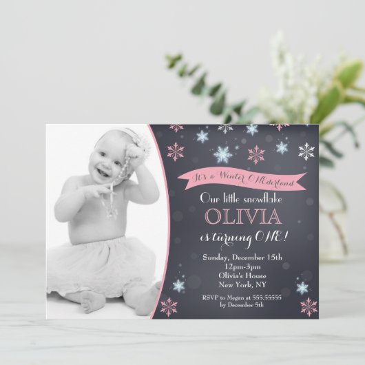 Invitations d'anniversaire d'hiver de flocon de (Debout devant)