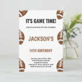 Invitations d'anniversaire du football Brown (Debout devant)