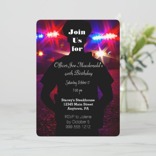 Invitations d'anniversaire du policier (Debout devant)