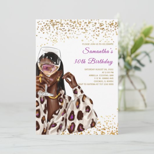 Invitations d'anniversaire pour une femme afro-amé (Debout devant)