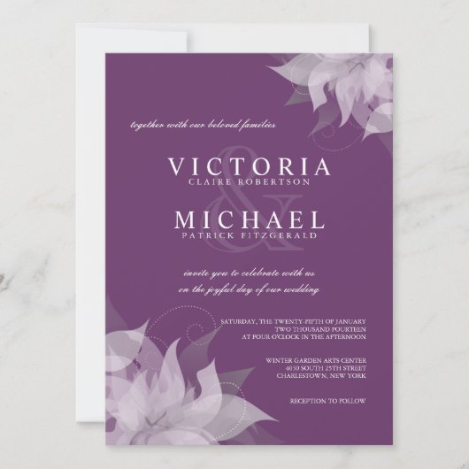 Invitations d'aubergine et de mariage floral blanc (Devant)