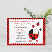 Invitations de baby shower de coccinelle (Debout devant)