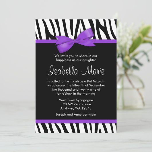 Invitations de Bat mitzvah de Bow imprimé Zebra Pu (Debout devant)