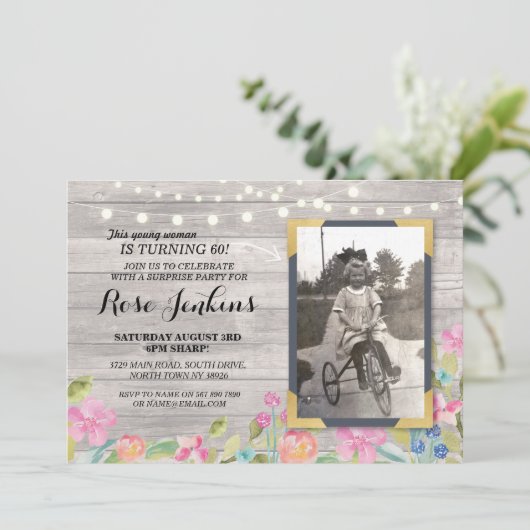 Invitations de bois rustique floral pour l'anniver (Debout devant)