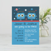 Invitations de coutume d'anniversaire de jumeaux (Debout devant)