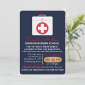 Invitations de diplômés de l'école de soins infirm (Debout devant)