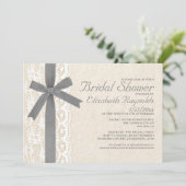 Invitations de douche nuptiale Gris Bow & dentelle (Debout devant)