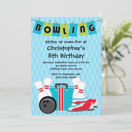 Invitations de fête d'anniversaire de garçons de (Debout devant)