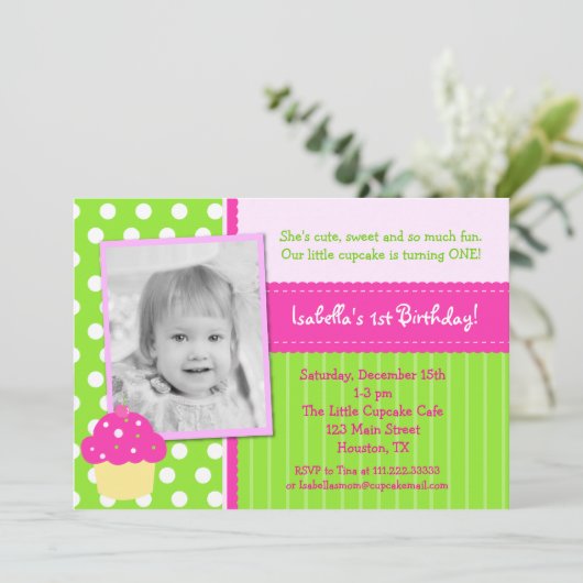 Invitations de fête d'anniversaire de petit gâteau (Debout devant)