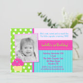 Invitations de fête d'anniversaire de petit gâteau (Debout devant)