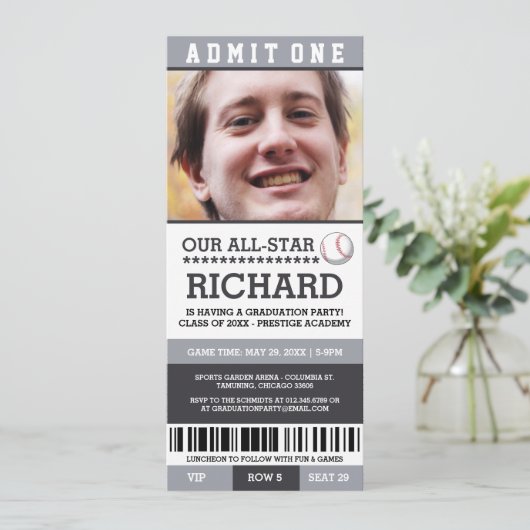 Invitations de la partie de baseball (Debout devant)