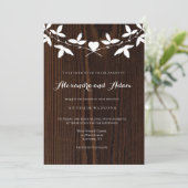 Invitations de mariage pour le coeur de bois rusti (Debout devant)