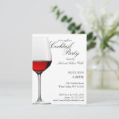 Invitations de partie de cocktail de vin rouge et (Debout devant)