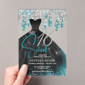 Invitations En Acrylique Elégant aqua bleu robe noire douce 16 monogramme (In situ (ordinateur de poche))