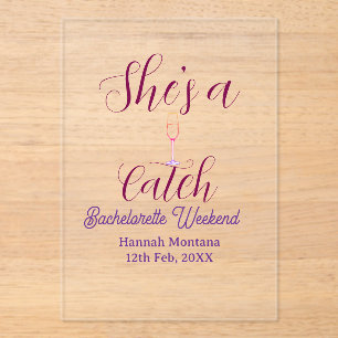 Invitations En Acrylique Elle est une bouteille de champagne de week-end de