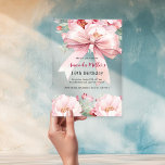 Invitations En Acrylique Fils d'arc rose pâle<br><div class="desc">Un arrière - plan clair et transparent,  décoré d'un grand arc rose et de fleurs roses. Personnalisez et ajoutez un nom et des détails du parti.</div>