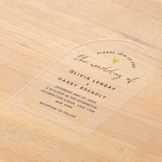 Invitations En Acrylique Gold Heart Élégant Mariage de script moderne (Poser)