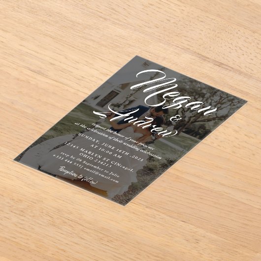 Invitations En Acrylique Mariage photo de script élégant moderne (Poser)