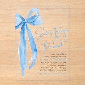 Invitations En Acrylique Photo Blue Bow She's Tying the Knot Fête des marié (Recto)