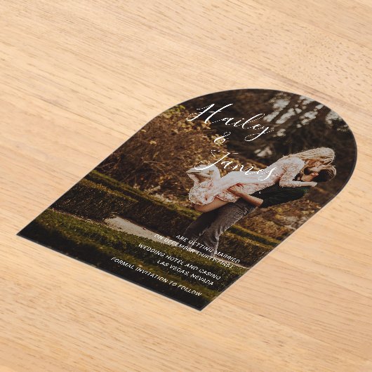 Invitations En Acrylique Photo élégante Mariage moderne Enregistrer la date (Poser)