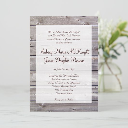 Invitations en bois de mariage de grange rustique (Debout devant)