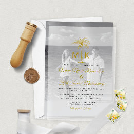 Invitations En Vélin Monogram Gold Palm Tree Mariage de plage formelle