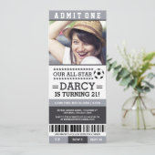 Invitations gris et noirs d'anniversaire de billet (Debout devant)