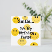 Invitations jaunes de fête d'anniversaire de (Debout devant)