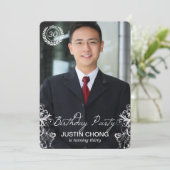 Invitations modernes élégantes d'anniversaire de (Debout devant)