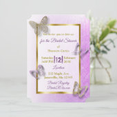 Invitations nuptiales de lavande et de papillon d' (Debout devant)