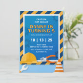 Invitations pour la fête d'anniversaire de constru (Debout devant)