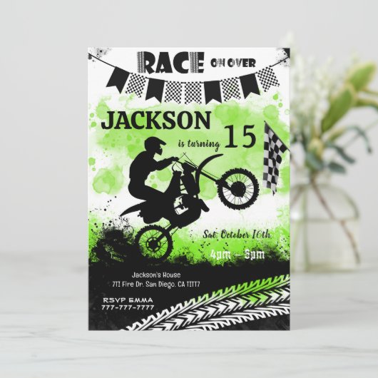 Invitations pour l'anniversaire de vélo, Invitatio (Debout devant)