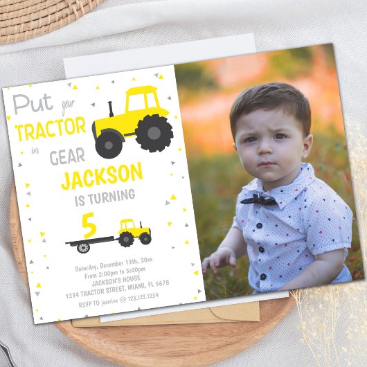 Invitations pour l'anniversaire du tracteur jaune 
