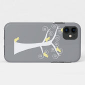 iPhone 11 Cinq oiseaux jaunes dans un Coque d'arbre (Dos (Horizontal))