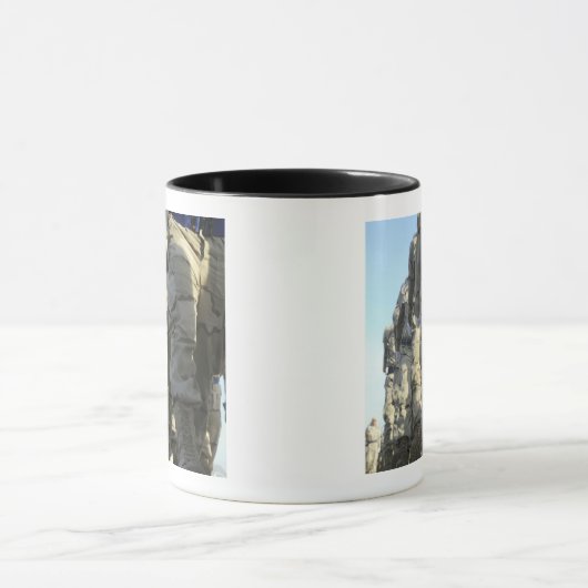 Iraakse luchtmacht werft mars mok (Midden)