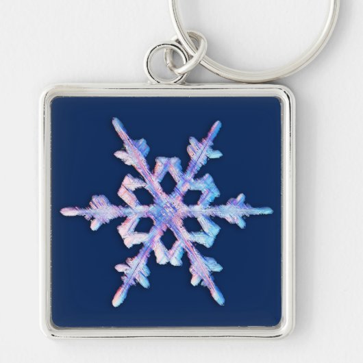 Iridescent sneeuwvlok op donkerblauw sleutelhanger (Voorkant)