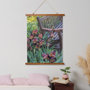Iris Blooms en Garden Park Bench Bloemen Hangend Wandkleed